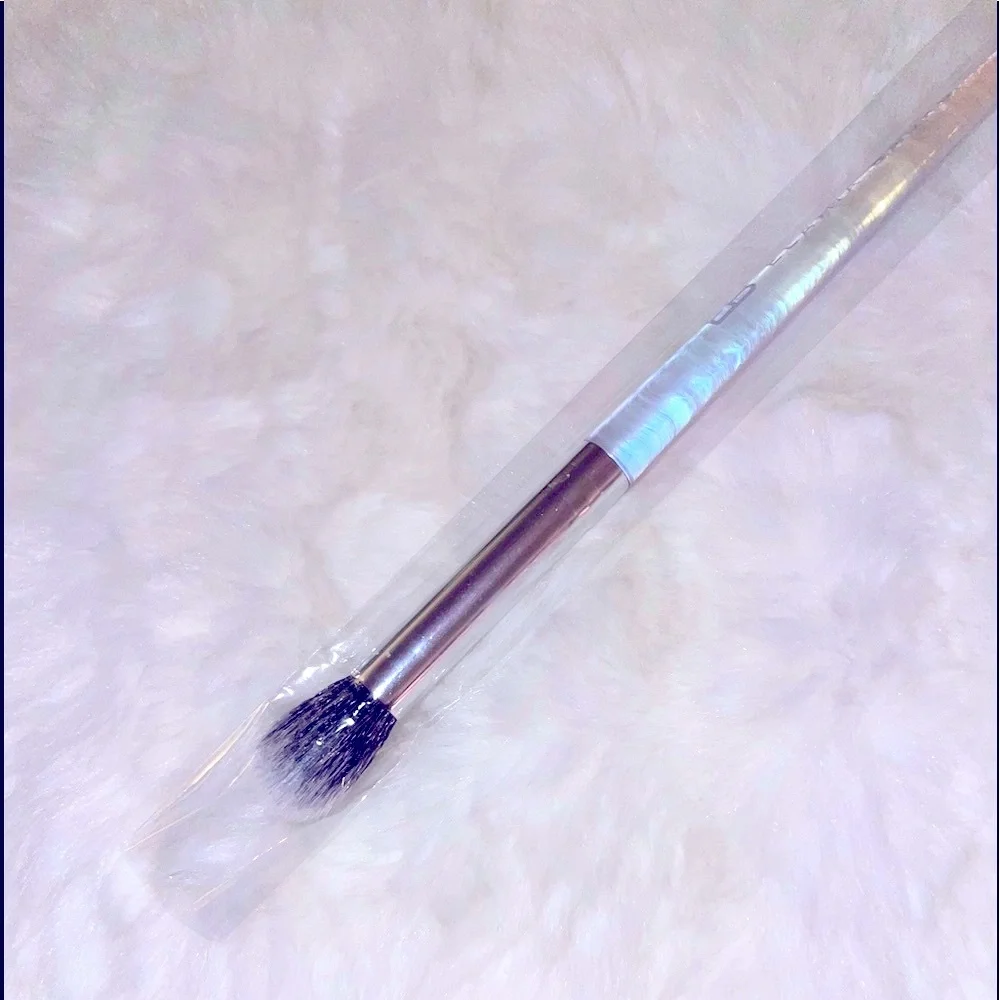 ELAINA BADRO BLENDING BRUSH
